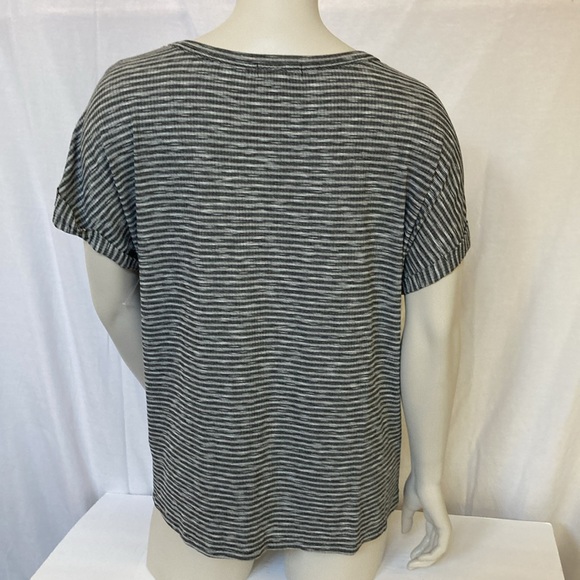 DEMOCRACY Women’s Knit Top Size Medium Twisted Hem Striped Neck Cut Out NWOT - Picture 5 of 5